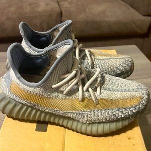 Yeezy boost 350     6.5 men 8-8.5 women